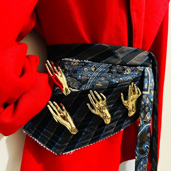 Versatile Wear Gold Woman’s Hand Brooch Unisex - Picture 4 of 10